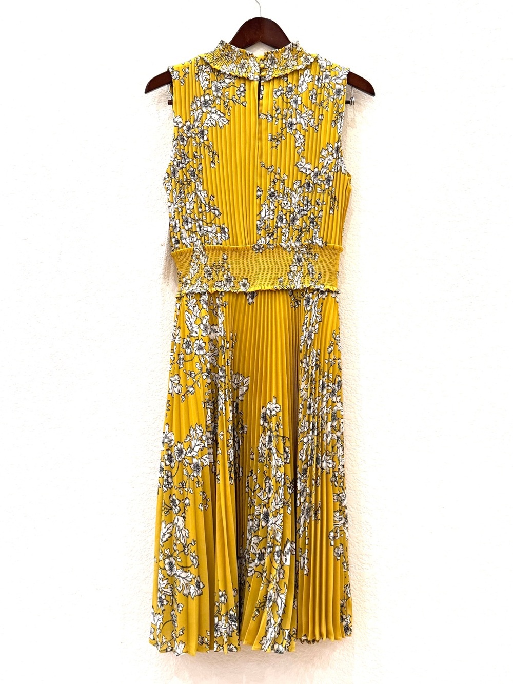 NWT Nanette Lepore Smocked Floral Pleated Chiffon Dress Size 8 Golden Cypress - Picture 7 of 12